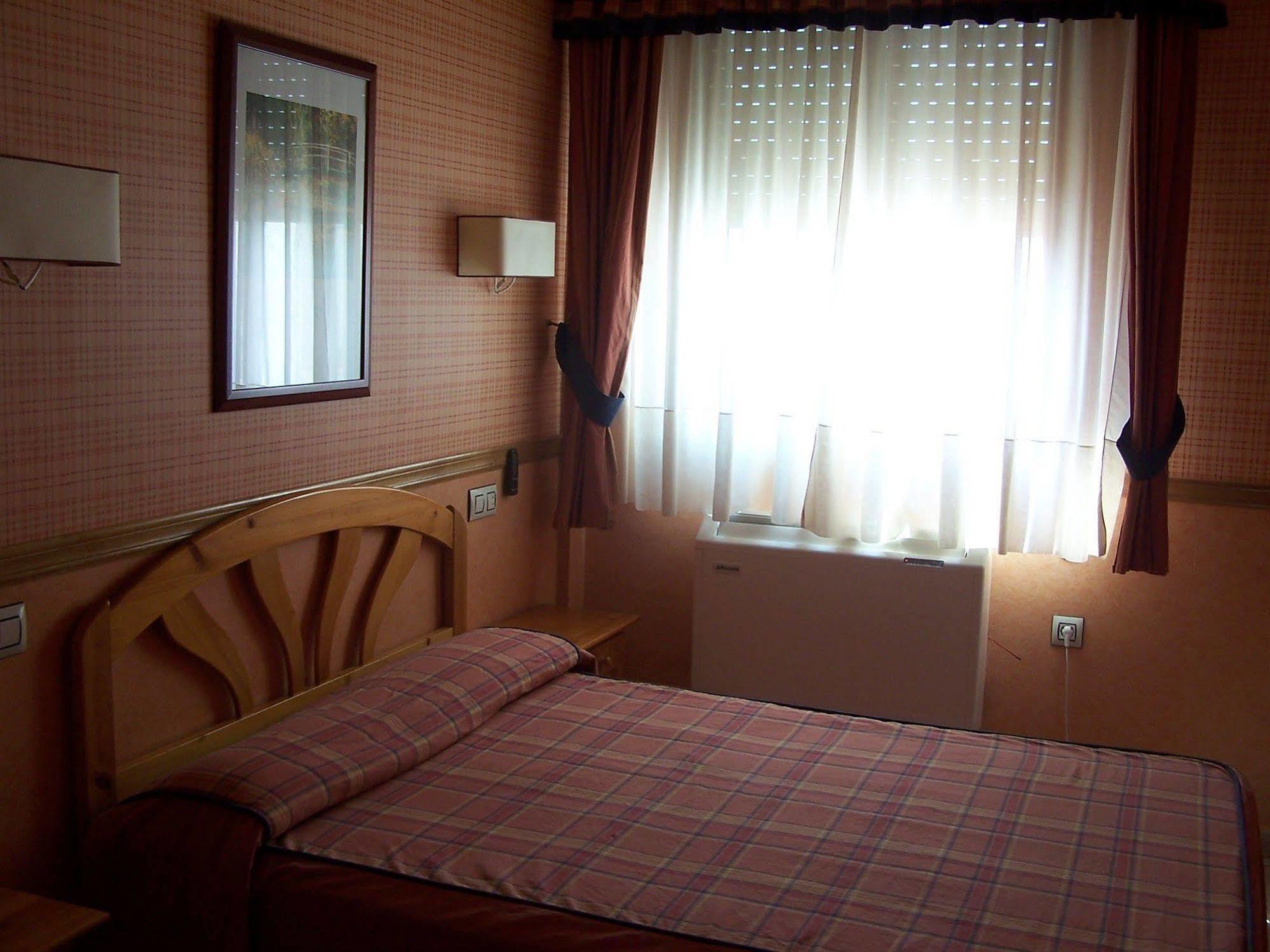 Hotel Casa Lorenzo Villarrobledo Zimmer foto
